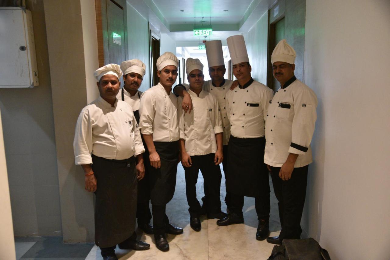 Vlm Grand Placid Colonelganj Exterior foto